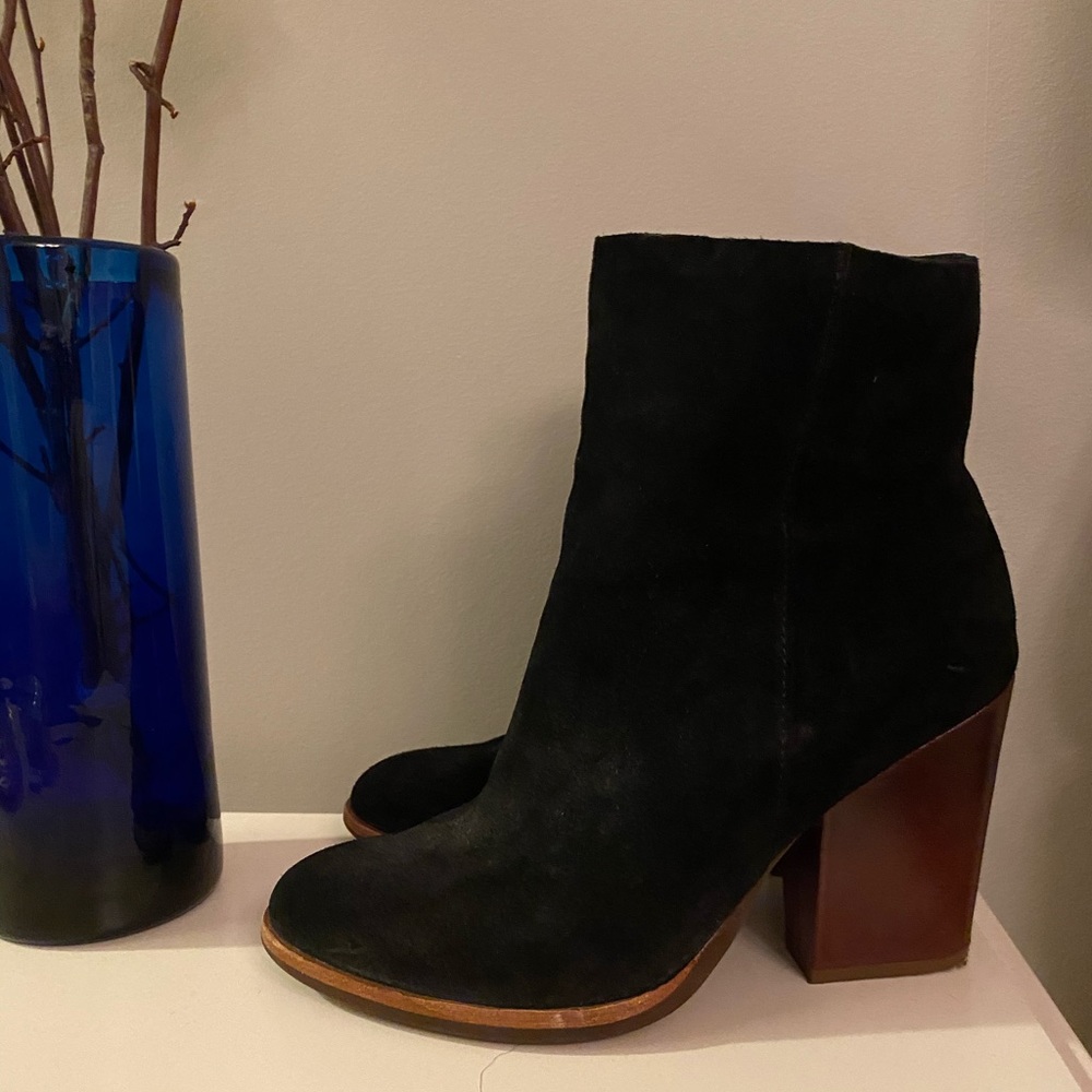 BLACK BOOTIES! So cute.